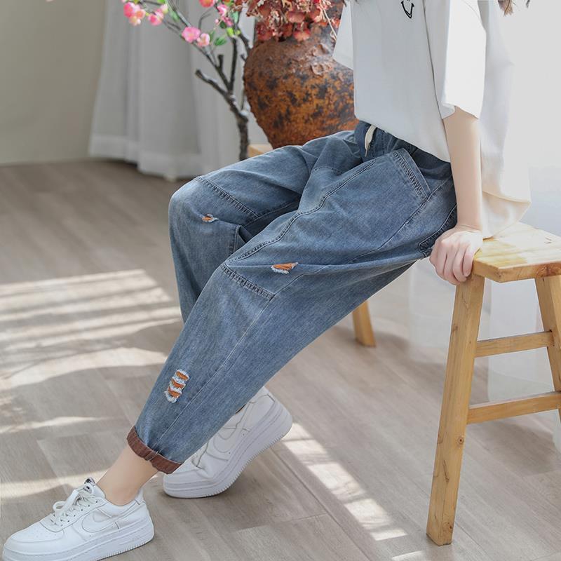 Women's Summer Fashion Ripped Ninth-Point Jeans